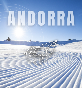 La palabra "Andorra" está escrita en una ladera cubierta de nieve, perfecta para unas vacaciones de esquí en Andorra.