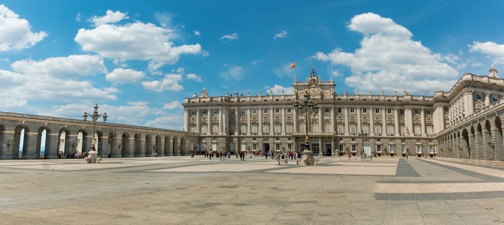 Palacio Real de Madrid, también conocido popularmente con Palacio de Oriente