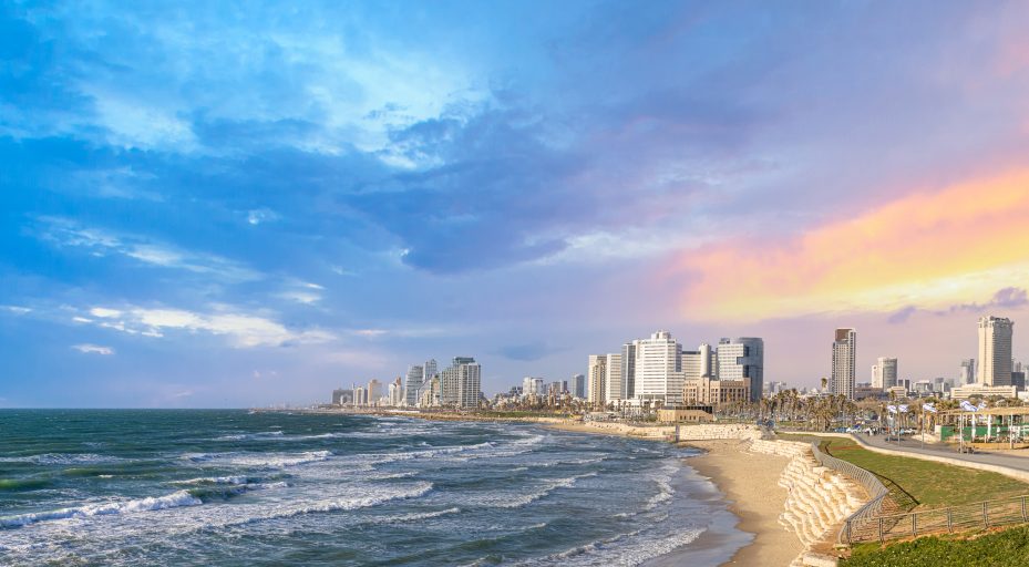 Zona costera de la preciosa ciudad de Tel Aviv en Israel