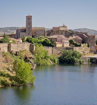 Buitrago de Lozoya, preciosa vista del puente y castillo