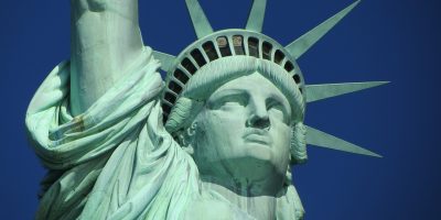 Foto de primer plano de la cabeza de la Estatua de la Libertad