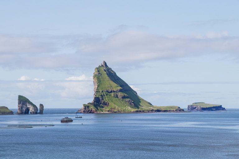 Islas Feroe, grupo poco conocido de 18 islas situadas entre Noruega e Islandia