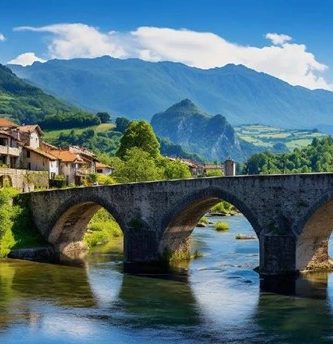 Puente Romano en el río Sella en Cangas de Onís, Asturias.