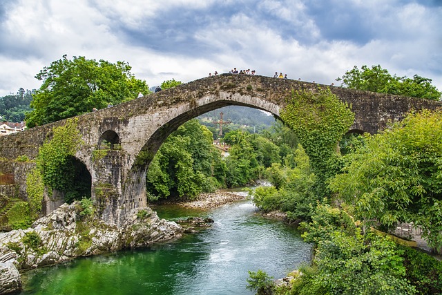 Puente en Cangas de Onís, Asturias. España
