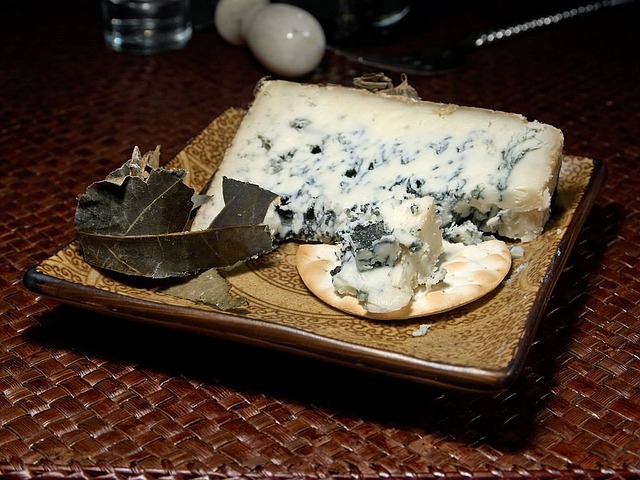 Bodegón con queso de cabrales de Asturias