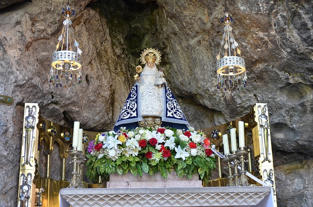 Virgen de Covadonga, también llamada Santina