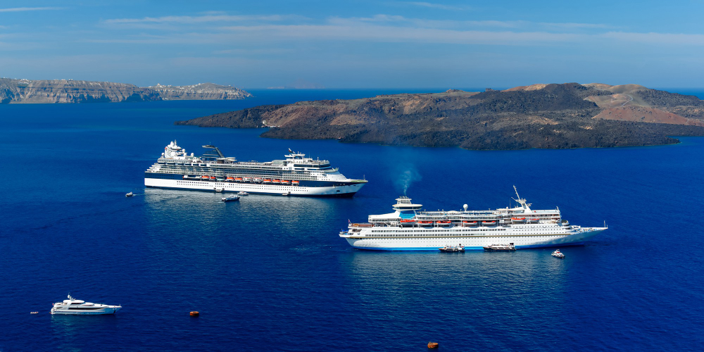 Cruceros de lujo en la isla griega de Santorini