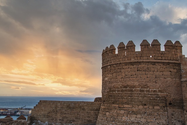 Torre de la Alcazaba de Almería a la puesta de sol