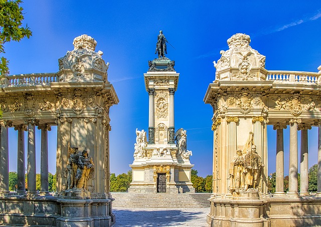 Estatua a Alfonso XII en el parque del Retiro de Madrid