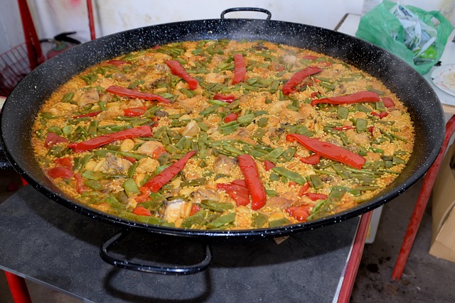 Paella valenciana antes de servir