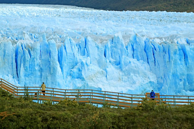 Paseo marítimo frente al glaciar Perito Moreno