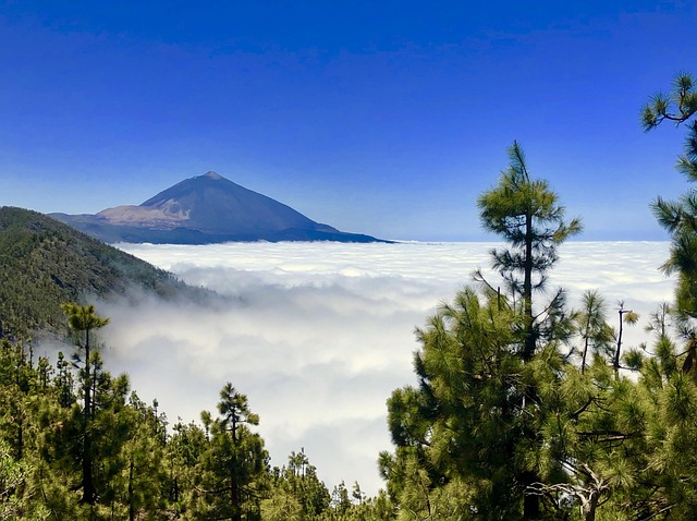 Vista del Teide por encima de las nubes