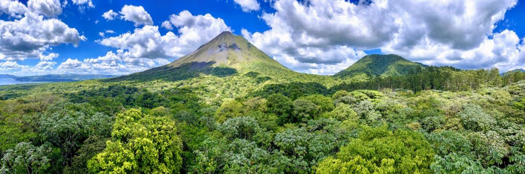 Volcanes Arenal y Cerro Chato en Costa Rica